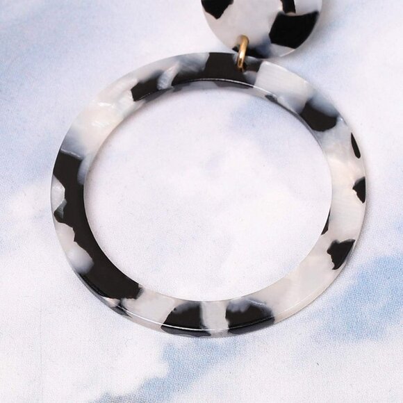 Elegant 2.5'' Tortoise Shell Drop Dangle Earrings - Lightweight Fashion Jewelry - Picture 7 of 7